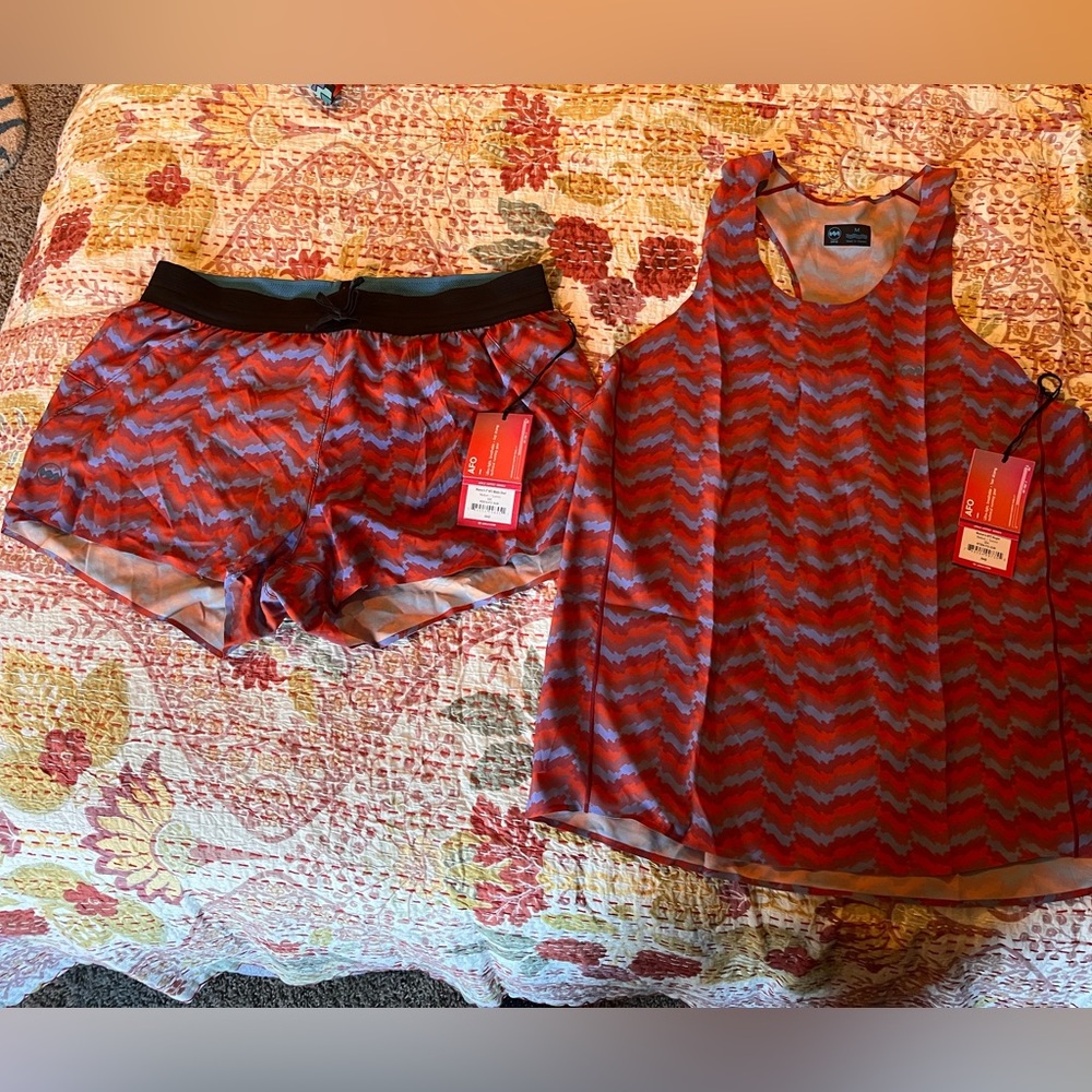 Women’s Janji Bundle Tank and Shorts size medium. NWT